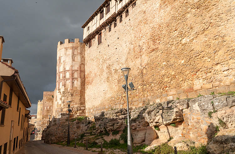 Murallas de la judería en Segovia, Castilla León, España.